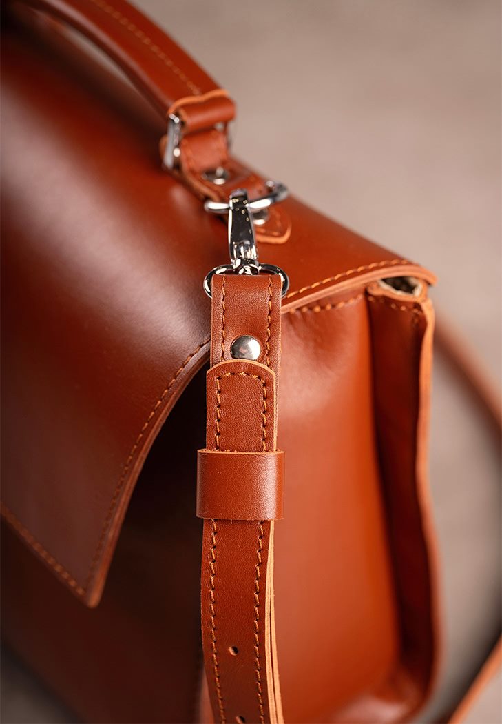 Жіноча шкіряна сумка Classic світло-коричнева гладка