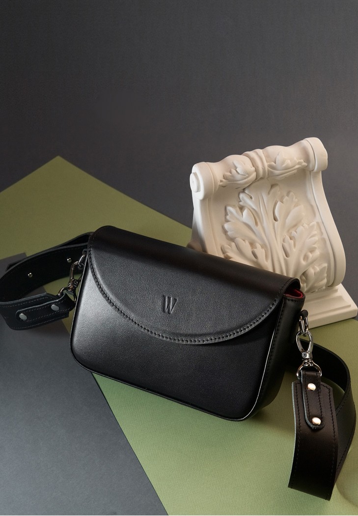 Жіноча шкіряна сумка Molly чорна з червоною підкладкою