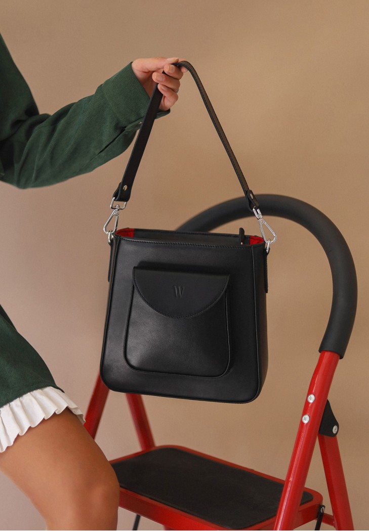 Жіноча шкіряна сумка Stella чорна з червоною підкладкою